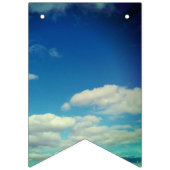 Een zachte laag wolken vlaggetjes (Eerste vlag)