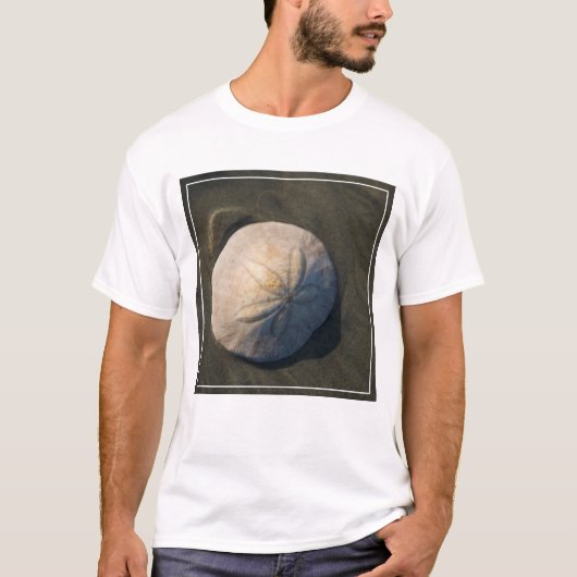 Een zanddollar op het strand t-shirt (Voorkant)