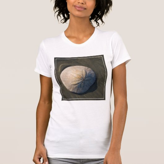Een zanddollar op het strand t-shirt (Voorkant)