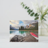 Een zee kayak aan de kust van Spirit Briefkaart (Staand voorkant)