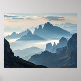 Een Zee van mist: Majestic Mountains bij zonsopgan Poster