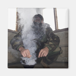 Een zee vult de gaskamer met meer CS-gas Magneet