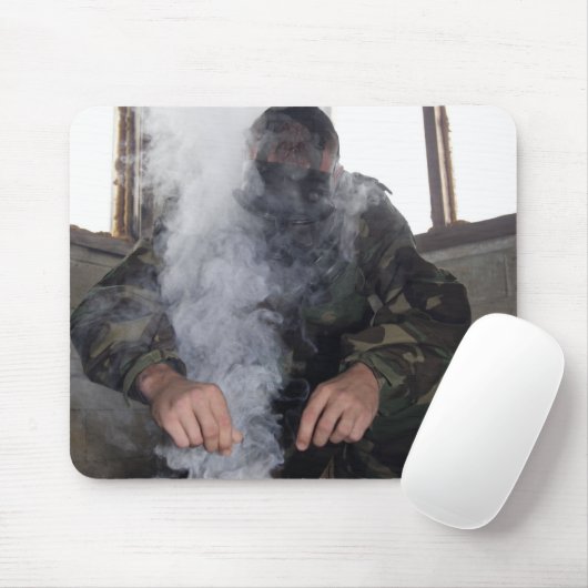 Een zee vult de gaskamer met meer CS-gas Muismat (Met muis)