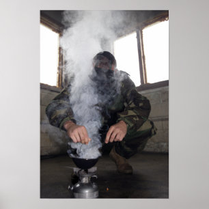 Een zee vult de gaskamer met meer CS-gas Poster