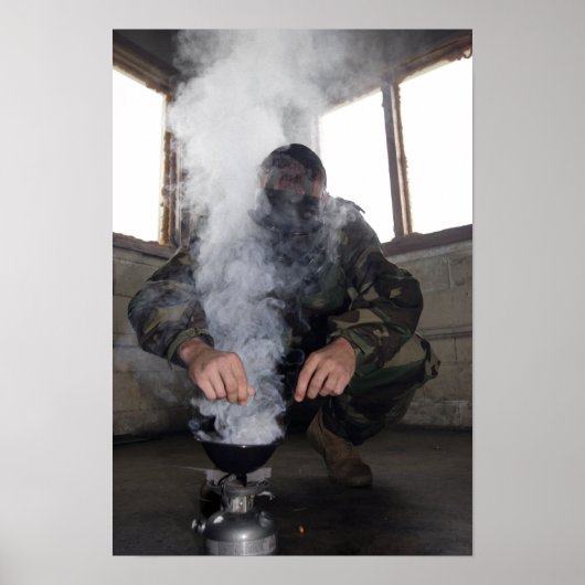 Een zee vult de gaskamer met meer CS-gas Poster (Voorkant)