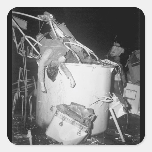 Een zeeman van de kustwacht stierf in zijn battle_ vierkante sticker (Voorkant)