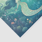 Een zeemeermin in ondiep water gevuld met licht tissuepapier (Detail)