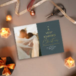 Een zeer gehuwd kerstscript Green Gold Folie Feestdagenkaart<br><div class="desc">Een eenvoudig minimaal design met de koptekst staat "Een zeer gehuwde Kerstman" voor alle nieuwe wiegen</div>