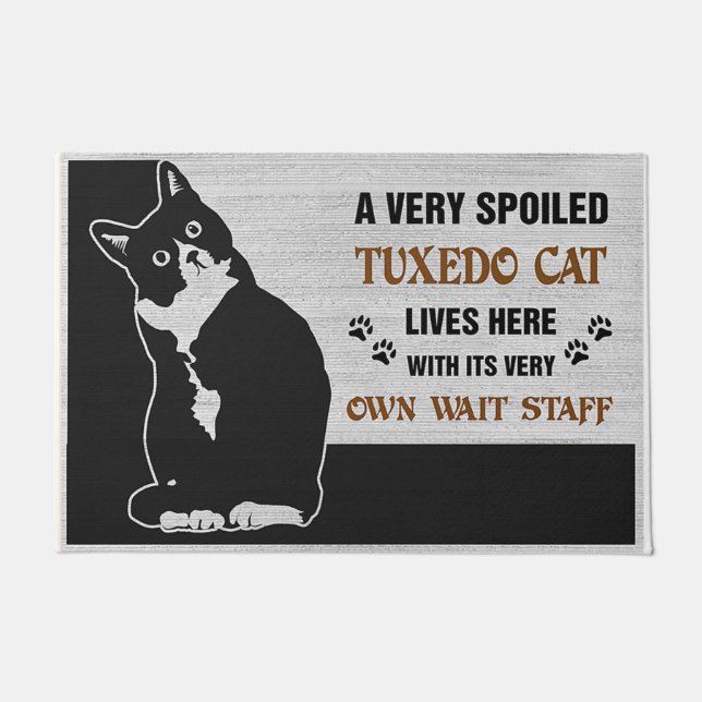 Een zeer gespoelde Tuxedo Cat Doormat, Welkom Mat (Voorkant)