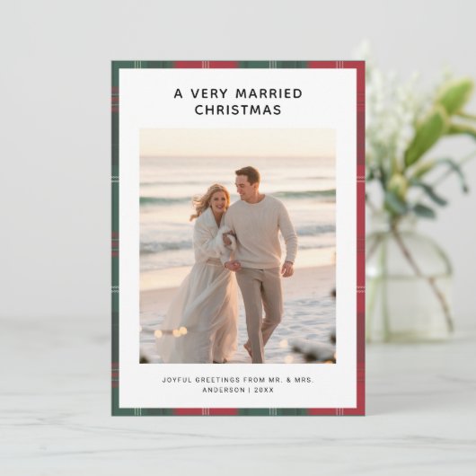 Een zeer getrouwde Christmas Plaid Beach foto Feestdagenkaart (Staand voorkant)