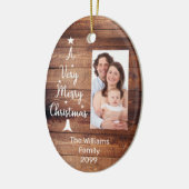 Een zeer vrolijke kerstboom Foto rustiek hout Keramisch Ornament (Links)