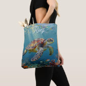 Een zeeschildpad en zonnestralen in de blauwe ocea tote bag (Dichtbij)