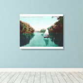 Een zeilboot op de Feather River Marysville, CA Canvas Afdruk (Insitu (Houten vloer))