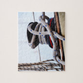 Een zeiljacht close up van een lier op een boot. legpuzzel (Verticaal)