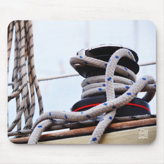 Een zeiljacht close up van een lier op een boot. muismat (Voorkant)