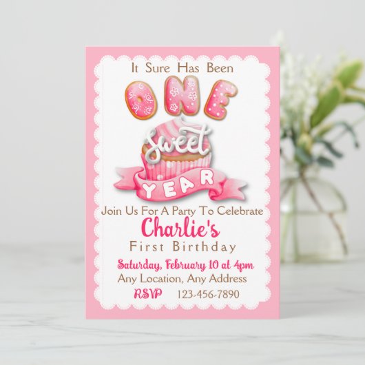 Een zoet jaar eerste verjaardagsfeestuitnodiging kaart (Staand voorkant)