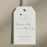 Een zoete die eindigt op een nieuwe bruiloft die b cadeaulabel<br><div class="desc">Op maat ontworpen huwelijkssnoepjes/snoepjes buffet gunsttags met "Een zoet einde aan een nieuw begin" in elegante handkalligrafie met initialen van het paar omcirkeld in trouwringen. Personaliseer met initialen,  namen en trouwdatum van bruid en bruidegom.</div>
