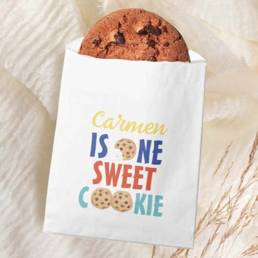 Een zoete koekje kleurrijke eerste verjaardag bedankzakje