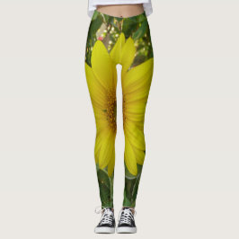 Een zonnebloem in de zomer in de tuin leggings