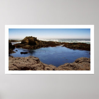 Een zonnige dag aan de kust poster