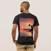 Een zonsondergang op het strand t-shirt (Achterkant volledig)