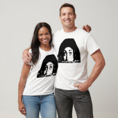 Een zwart beeld toont het gezicht van een vrouw t-shirt (Unisex)