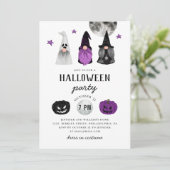 Een zwart en paarse Halloween feest. Gnomen en pom Kaart (Staand voorkant)