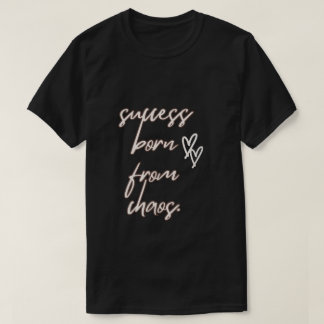 een zwart T-shirt