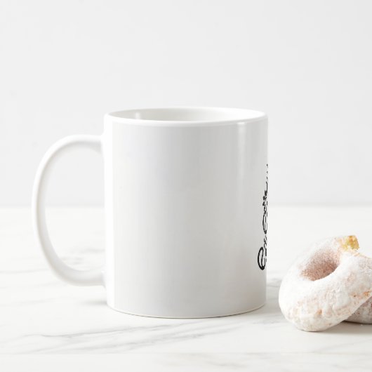 Een zwart-wit afbeelding van een ontwerp koffiemok (Met donut)