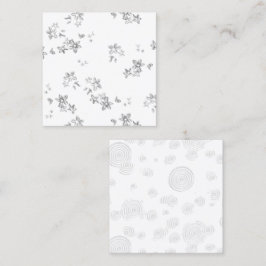 Een zwart-wit foto van bubbels op een witte rug contactkaartje