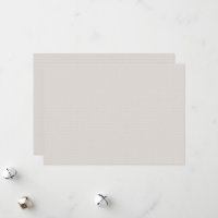 Een zwart-wit foto van een man in pak en stropdas