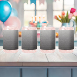 Een zwart-wit foto van een muur blikvorm glas