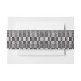 Een zwart-wit foto van een muur uitnodigingen wikkel