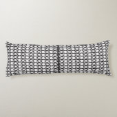 Een zwart-wit foto van een patroon lichaamskussen (Achterkant)