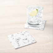 een zwart-wit foto van een witte achtergrond kartonnen onderzetters (Insitu)