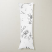 Een zwart-wit foto van een witte achtergrond lichaamskussen (Voorkant Verticaal)