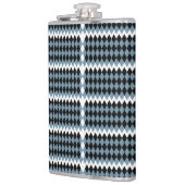 Een zwart-wit geruit patroon met een witte B Heupfles (Links)