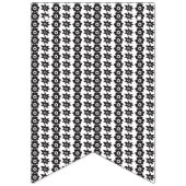 Een zwart-witte achtergrond met veel stippen vlaggetjes (Tweede vlag)