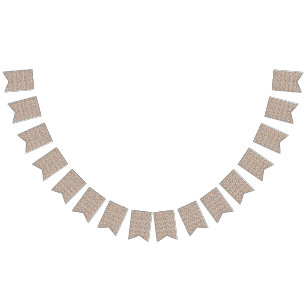 een zwarte achtergrond met een rood, groen en blau vlaggetjes