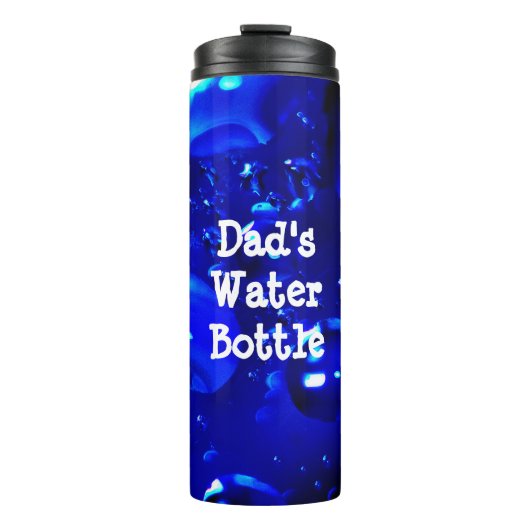 Een zwarte en blauwe booras van water thermosbeker (Voorkant)