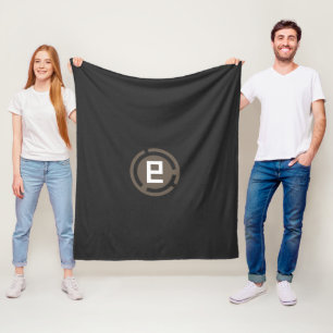 Een zwarte en bruine logo met de letter 9 fleece deken