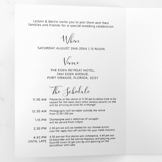 Een zwarte en witte bruiloft met een klein hart, a drieluik uitnodiging (Binnenzijde eerst)