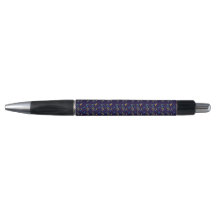 Een zwarte en zilveren pen met een decoratief paar