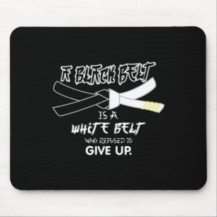 Een zwarte gordel is een witte gordel die een gekl muismat