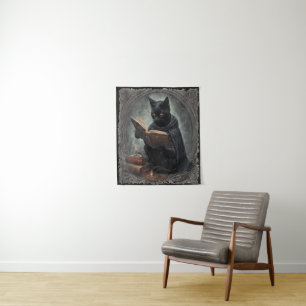 Een zwarte kat met een cape die Halloween bestudee Wandkleed