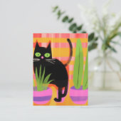 Een zwarte kat met kamerplanten briefkaart (Staand voorkant)