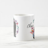 Een zwarte kat omringd door bloemen koffiemok (Center)