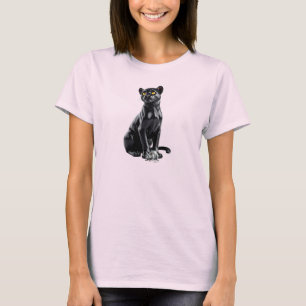 Een zwarte panter zit, kijkt naar de omgeving t-shirt