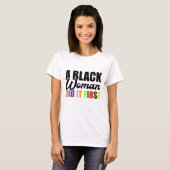 Een zwarte vrouw deed het eerst t-shirt (Voorkant volledig)