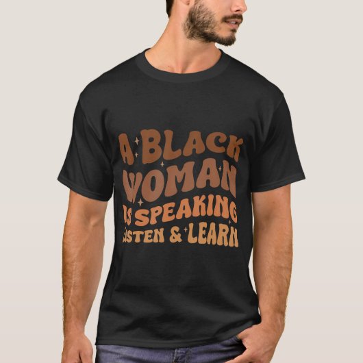 Een zwarte vrouw spreekt en leert luisteren t-shirt (Voorkant)
